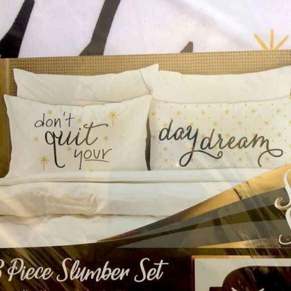 Studio Soleil 3 piece pillowcase set with bonus eye mask, standard pillowcase - Picture 1 of 3